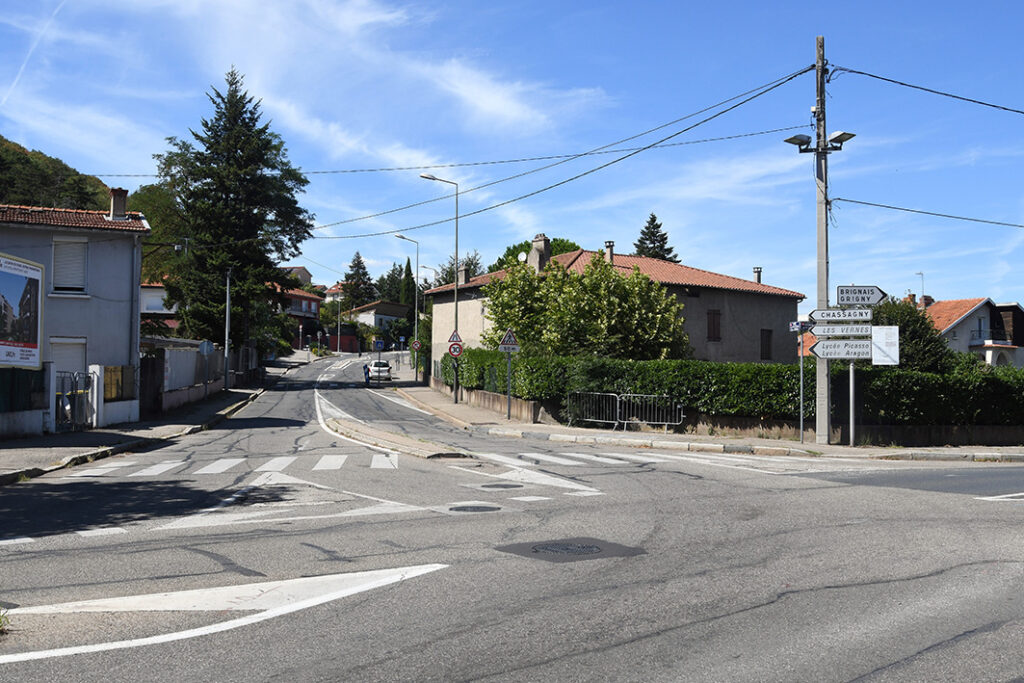 Intersection chemin du Gizard, rue du DR Roux