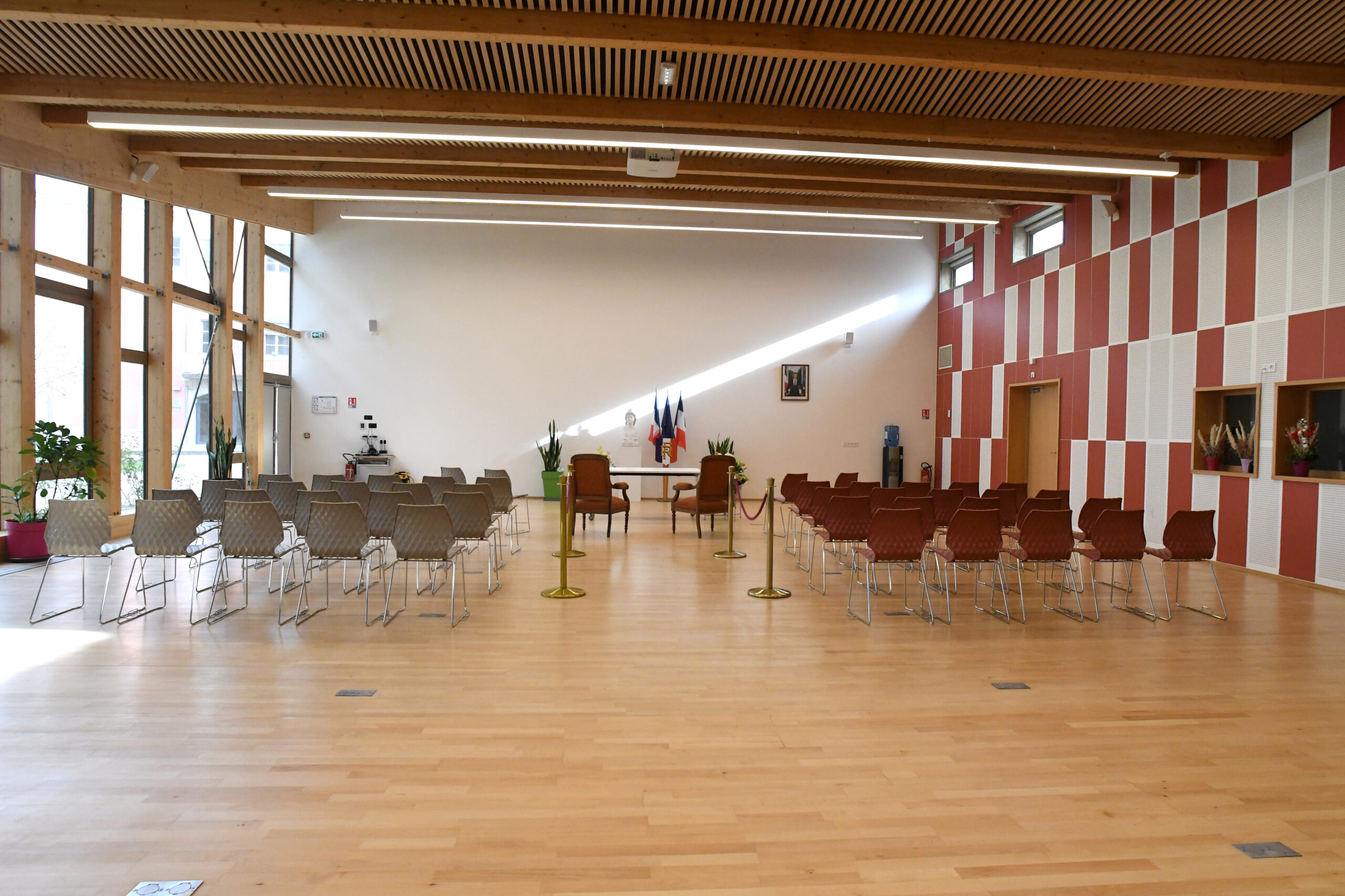 Salle Rosa Parks intérieur maison du fleuve Rhône 6 mars 2023 © Jacques Del Pino : Ville de Givors 3