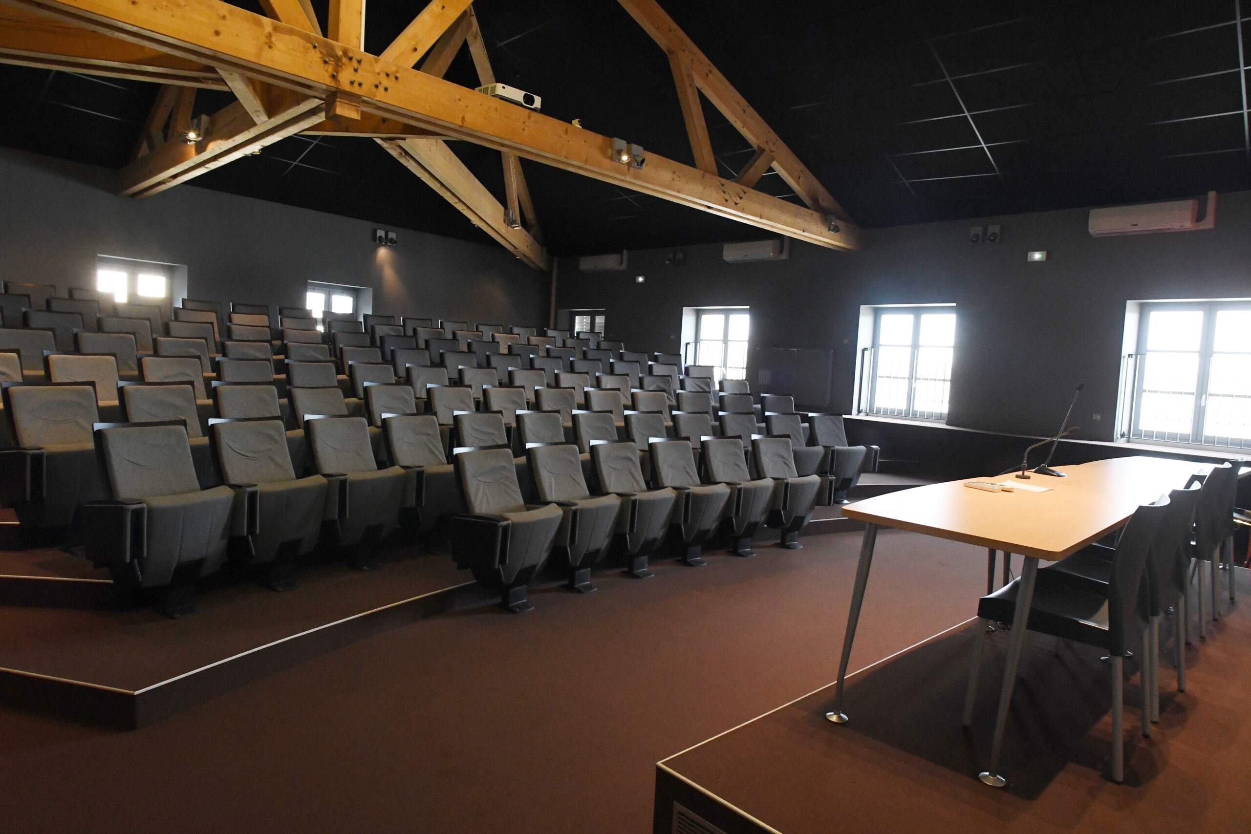 Salle de conférence maison du fleuve Rhône 6 mars 2023 © Jacques Del Pino : Ville de Givors 2