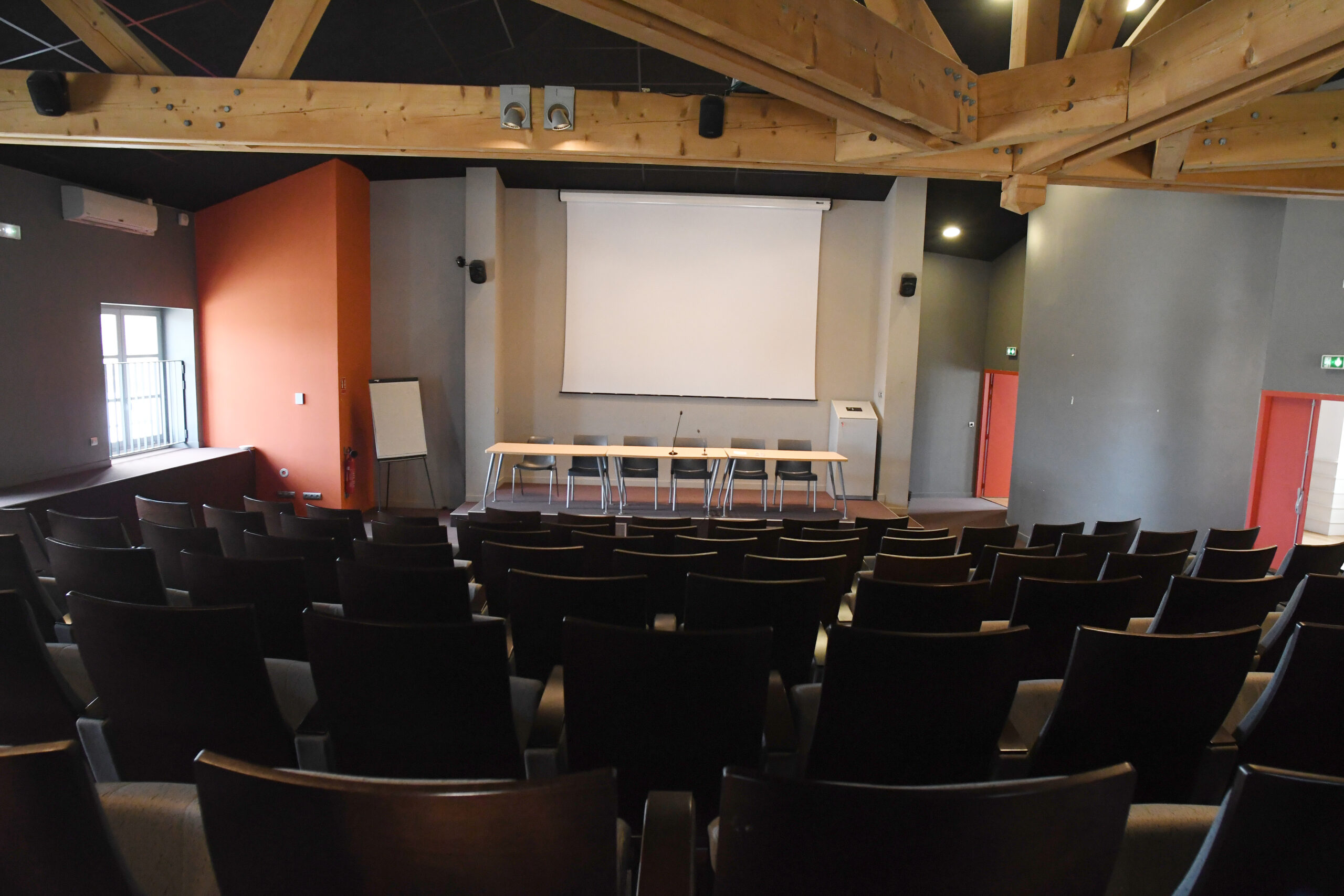 Salle de conférence maison du fleuve Rhône 6 mars 2023 © Jacques Del Pino : Ville de Givors 5